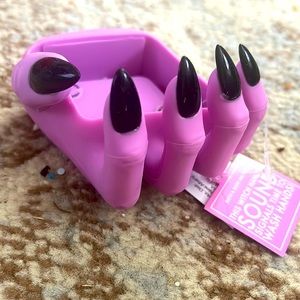 Witch Hand B&BW soap holder